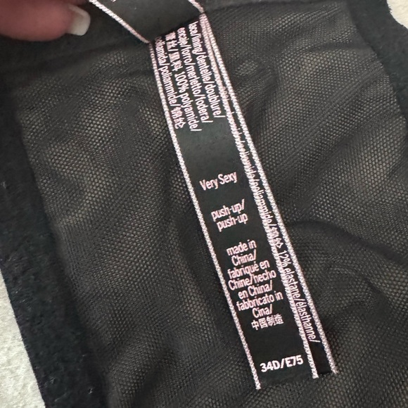Victoria Secret Lace Bra - Picture 3 of 3